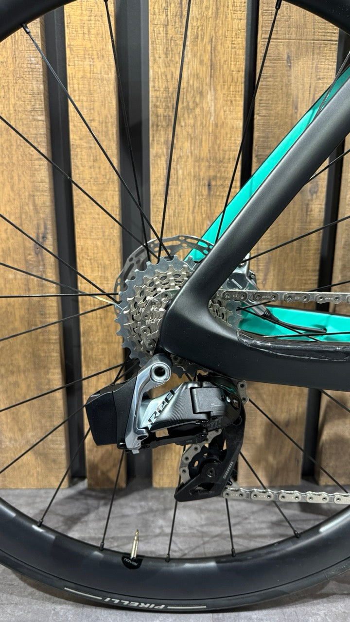 Bianchi OLTRE PRO Sram Red AXS Gr. 55 - Usato