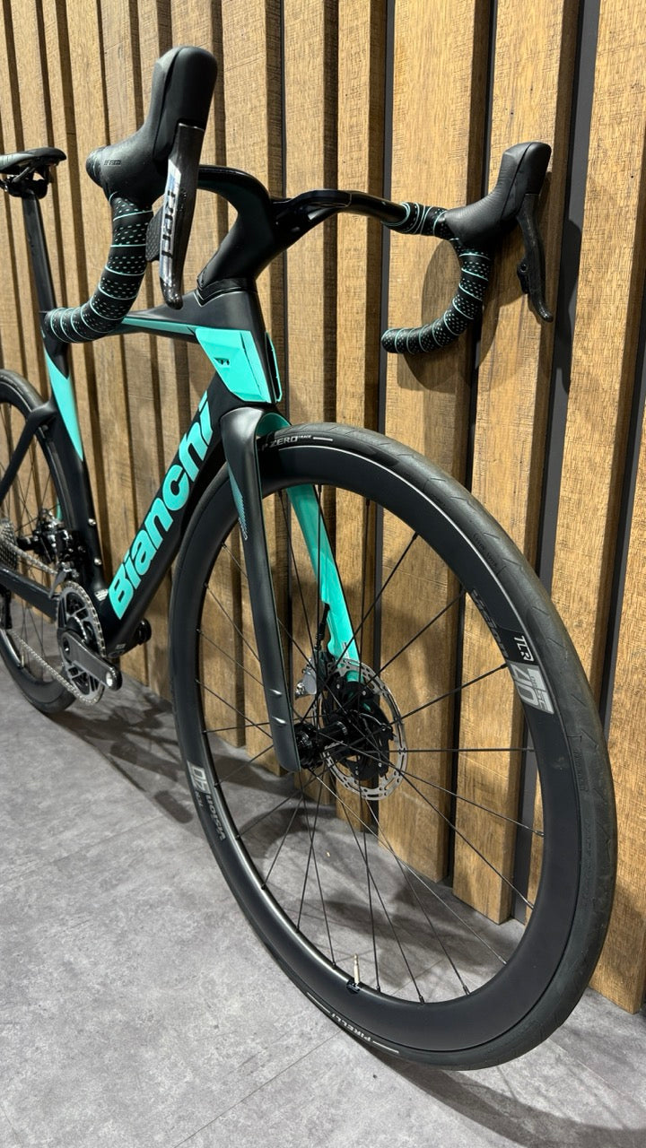 Bianchi OLTRE PRO Sram Red AXS Gr. 55 - Usato