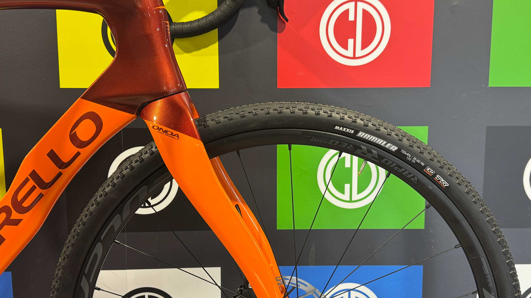 PINARELLO CROSSISTA F9 ULTEGRA Di2