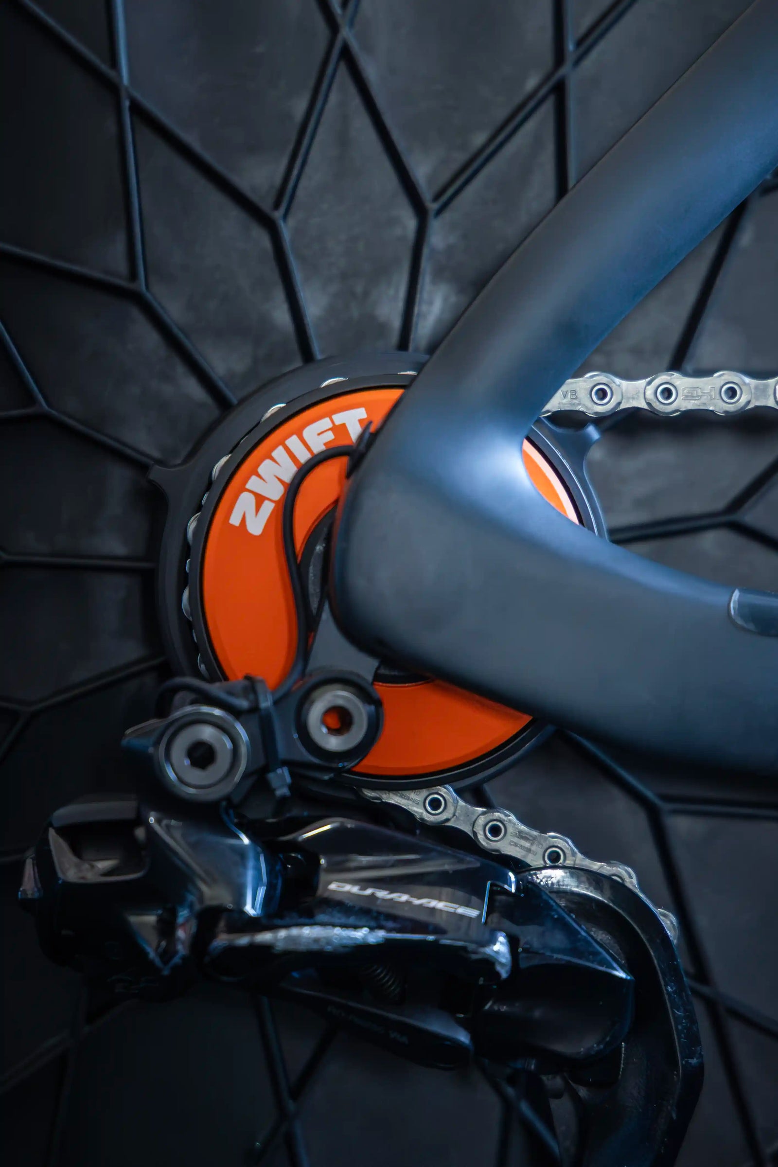 Zwift COG rivoluziona l'allenamento su rullo.