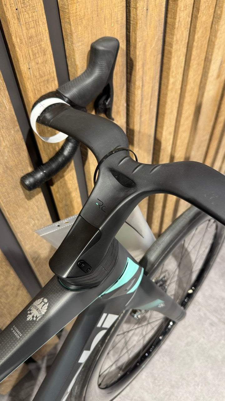 Bianchi OLTRE RC Sram Red AXS avec capteur de puissance T.57 - Démo