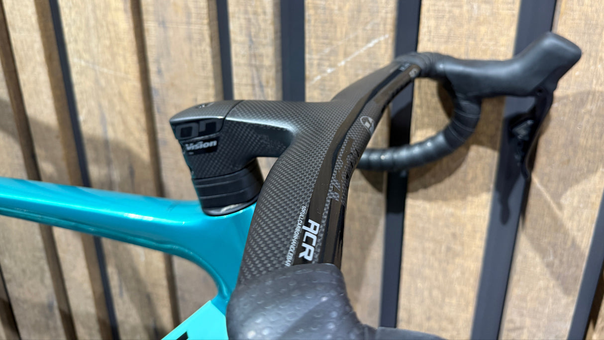 BIANCHI OLTRE RACE SHIMANO 105 Di2 CUSTOM CURVA CARBON RUOTE CARBON