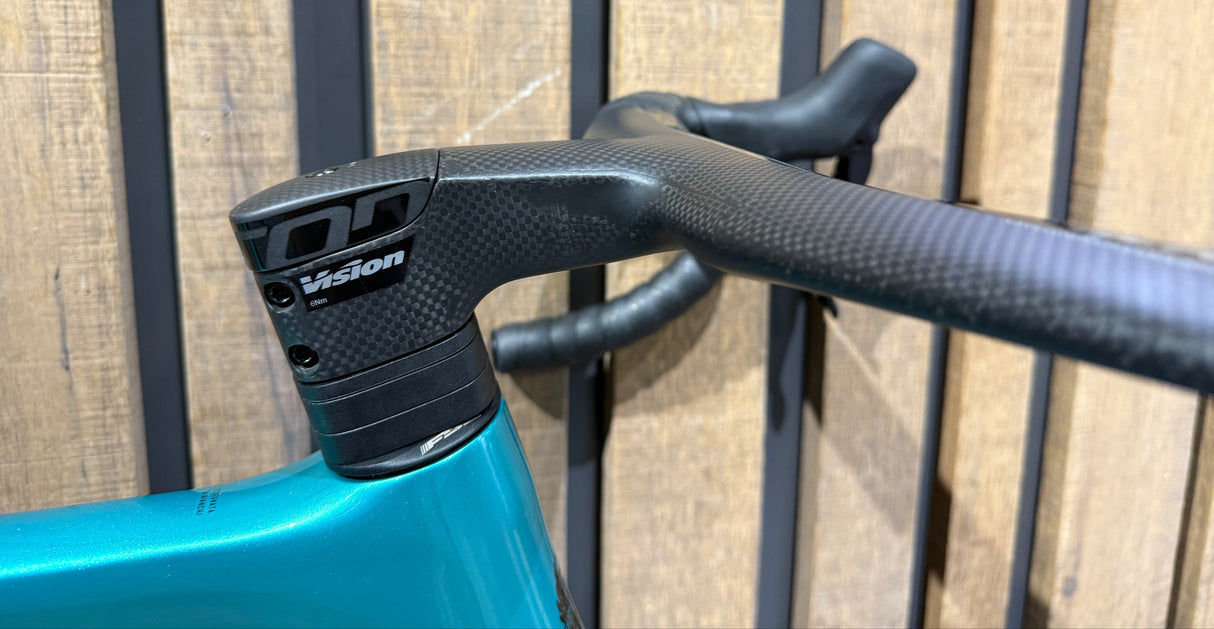 BIANCHI OLTRE RACE SHIMANO 105 Di2 CUSTOM CURVA CARBON RUOTE CARBON