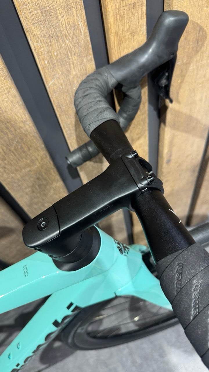 
BIANCHI SPECIALISSIMA COMP 105 DI2 12SP
