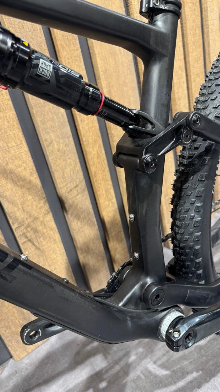 ROSE THRILL HILL 3 2023 Tg. S - Usato