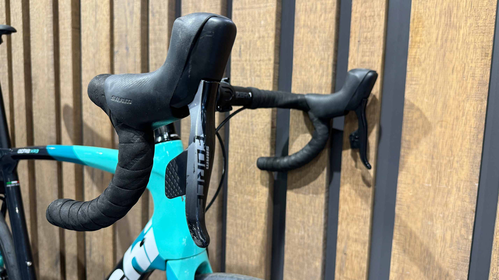 
Bianchi OLTRE XR3 Sram Force AXS Gr. 59 - Usato
