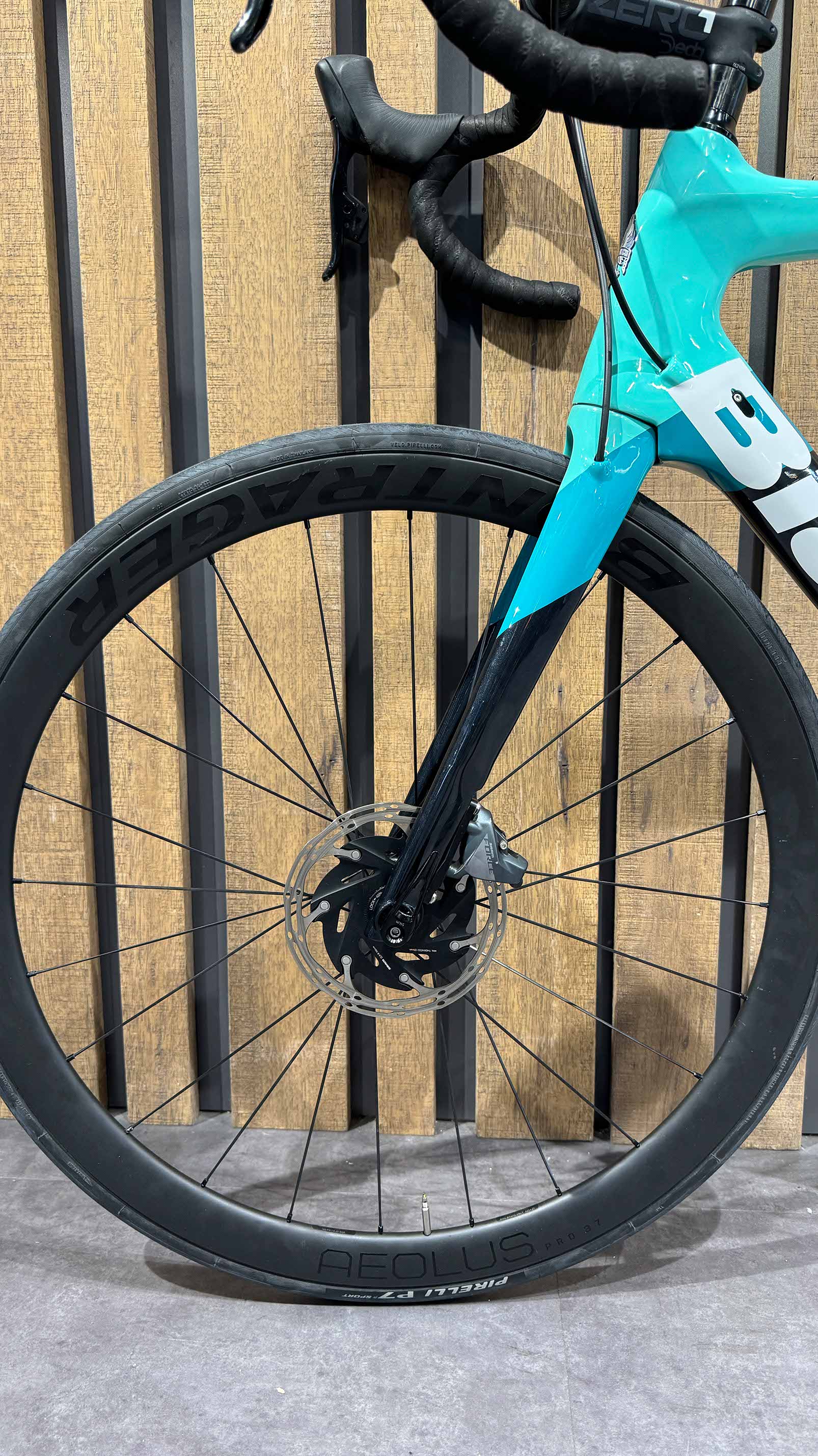 
Bianchi OLTRE XR3 Sram Force AXS Gr. 59 - Usato
