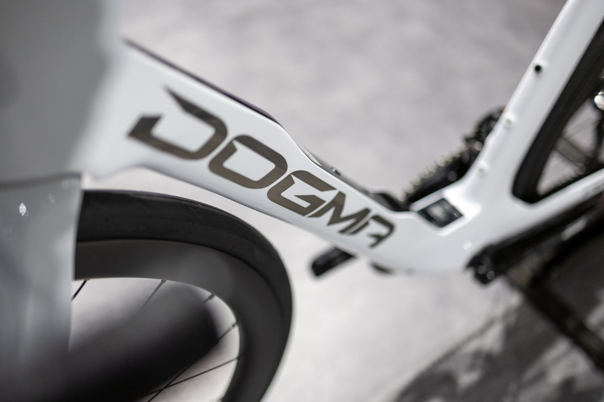 PINARELLO DOGMA F CUSTOM BUILD CD – SHIMANO ULTEGRA Di2 FULCRUM WIND 42 - SCHWARZ NOVEMBER