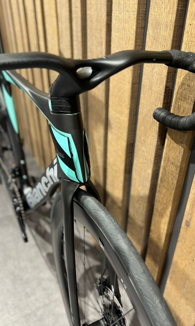 Bianchi Oltre RC Durace Di2 2023 Usata