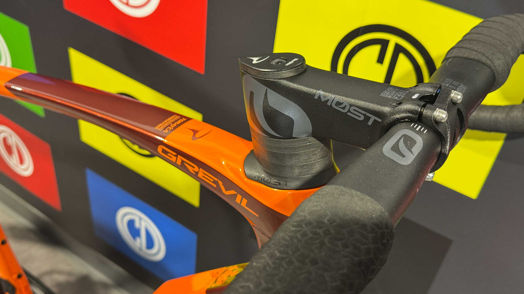 PINARELLO CROSSISTA F9 ULTEGRA Di2